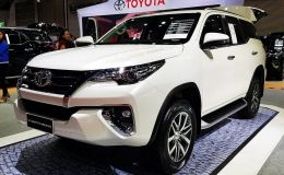 Hàng 'hot' Toyota Fortuner giảm giá kịch sàn 150 triệu đồng, càn quét tháng 'cô hồn'