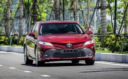 Toyota Camry ưu đãi, giảm giá hàng chục triệu đồng, mức giá mới tại đại lý gây bất ngờ
