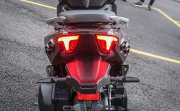 Đối thủ mới của đàn anh Honda SH 150i về đại lý: Rẻ hơn tới 30 triệu, cận cảnh thiết kế cực hút mắt