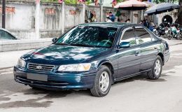 Chiếc Toyota Camry giá chỉ 55 triệu rẻ hơn Honda SH Mode 20 triệu khiến dân tình bất ngờ vì điều này