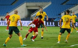 Bị ĐT Trung Quốc cầm hòa cay đắng, thủ môn Australia quyết 'xả hận' vào ĐT Việt Nam