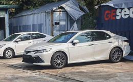 Toyota Camry 2022 bất ngờ đổ bộ Việt Nam: Thiết kế và trang bị khiến Mazda6 e ngại