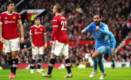 Man Utd lần đầu tiên trong lịch sử thua Man City ở cuộc đua quan trọng bậc nhất