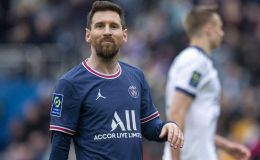 Lionel Messi rời Paris trở về Barcelona