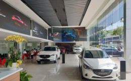 Ô tô, xe máy đồng loạt tăng giá, người tiêu dùng Việt Nam chật vật mua xe