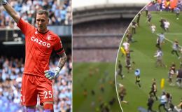 Ăn mừng chức vô địch Ngoại Hạng Anh, cổ động viên Man City có hành động đáng xấu hổ với đối thủ