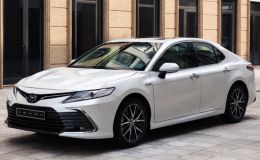 Toyota Camry 2022 'xưng vương' doanh số tháng 6/2022: Công nghệ đe nẹt Honda Accord, Kia K5