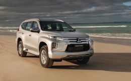 Giá lăn bánh Mitsubishi Pajero Sport tháng 8/2022 khiến Hyundai Santa Fe, Toyota Fortuner sửng sốt