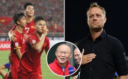 Bị ĐT Việt Nam bỏ xa trên BXH FIFA, HLV Mano Polking phản ứng khó tin khi NHM yêu cầu từ chức