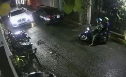 Clip chủ xe sang BMW 'trút giận' lên xe máy bên đường khiến CĐM bức xúc