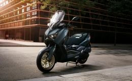 Tin xe trưa 29/10: Yamaha XMAX 300 mới ra mắt, thiết kế lu mờ Honda SH