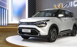 Số lượng người đặt mua Kia Carens 2022 tăng cao, đại lý hé lộ giá dự kiến