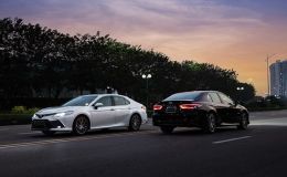 Giá xe Toyota Camry lăn bánh tháng 12/2022: ‘Huỷ diệt’ hoàn toàn Kia K5, Honda Accord và Mazda6