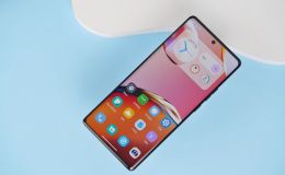 Trên tay Lenovo moto X40, màn hình đầy như nước tràn ly tạo cảm giác mãn nhãn