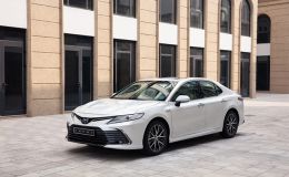 Giá xe Toyota Camry lăn bánh tháng 2/2023: Cực hời, không khó để vùi dập Kia K5 và Mazda6