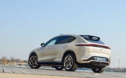 Honda CR-V 2022 'khốn đốn' khi chạm trán đối thủ mới, về tay khách hàng với giá khó tin