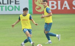 Thủ quân ĐT Việt Nam bất ngờ với HLV Philippe Troussier, cần học hỏi đàn em ở U23 Việt Nam
