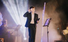 Hồ Văn Cường xuất hiện với ngoại hình hoàn toàn khác lạ, được CĐM ủng hộ nhiệt tình