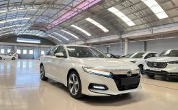 ‘Kẻ thách thức’ Toyota Camry và Kia K5 giảm giá sâu chưa từng có, cơ hội vàng cho khách Việt tậu xe