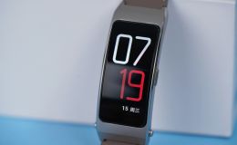 Trên tay vòng đeo thông minh tuyên chiến Apple Watch với giá bán rẻ bằng một nửa, ăn đứt Xiaomi Band