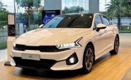 Giá lăn bánh Kia K5 tháng 5/2023 ở mức siêu hấp dẫn, tham vọng ‘hất cẳng’ Mazda6 và Toyota Camry