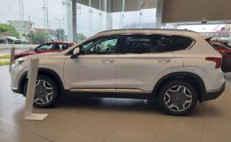 Hyundai Santa Fe giảm giá sâu chưa từng thấy, Ford Everest và Toyota Fortuner cũng phải ‘xin thua’