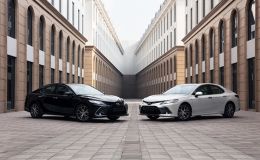 Giá lăn bánh Toyota Camry tháng 8/2023: Quá hời so với đẳng cấp, áp đảo Kia K5 và Mazda6