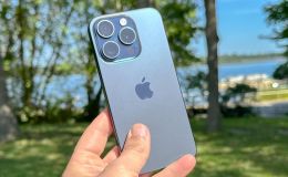 Trên tay iPhone 15 Pro, nhỏ gọn, mạnh mẽ, không đắt nhưng thiếu đi một thứ