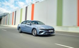 ‘Anh em sinh đôi’ của Hyundai Elantra ra mắt với giá 438 triệu đồng, đủ sức so kè Mazda3 và Kia K3