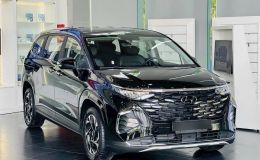 ‘Kẻ gõ đầu’ Toyota Innova Cross giảm giá mạnh tại đại lý: Hút khách nhờ giá rẻ áp đảo Kia Carnival