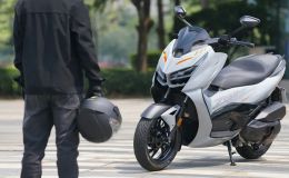 ‘Quái thú’ xe tay ga 400cc vừa ra mắt đã át vía Honda SH: Giá chỉ hơn 90 triệu đồng, có phanh ABS 2 kênh