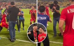 ĐT Việt Nam 'vượt ngàn chông gai' ở AFF Cup, HLV Kim Sang Sik 'khiến nó ngầu' với màn ăn mừng cực 'nét'