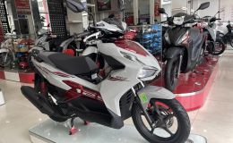 Bảng giá xe Honda Air Blade 2025 cuối tháng 2/2025: Đại lý 'xả kho' còn cực rẻ, hút khách hơn Vision