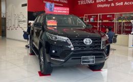 Giá lăn bánh Toyota Fortuner giữa tháng 3/2025 rẻ ‘chạm đáy’, hạ bệ Hyundai Santa Fe và Ford Everest