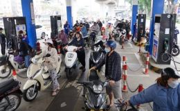 Giá xăng dầu hôm nay 4/5: Giảm đều đều và sẽ 'tụt sâu' trong ngày đầu làm việc sau kỳ nghỉ lễ 