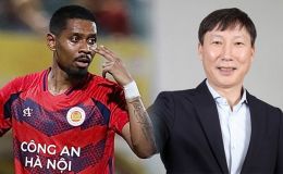 Ngôi sao Việt kiều gây sốt tại V.League, HLV Kim Sang-sik bất ngờ nhận 'mật thư'