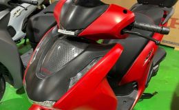 ‘Vua xe ga’ Honda SH phiên bản 2025 vừa đổ bộ đại lý Việt, sẵn sàng gây sốt với màu mới đẹp mê ly