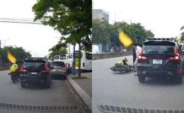 Clip tài xế mở cửa ô tô khiến người đi xe máy té ngã còn đòi bồi thường 3 triệu, cái kết không ai nghĩ đến