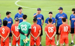 HLV Kim Sang-sik nhận tin 'sét đánh' trước trận gặp Malaysia, danh sách ĐT Việt Nam có biến động lớn