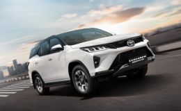 Toyota Fortuner Hybrid 2025 chính thức ra mắt, 'đe nẹt' Ford Everest và Hyundai Santa Fe với giá mềm