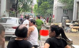 Hiện trường ám ảnh vụ người đàn ông rơi từ chung cư ở Hà Nội xuống tử vong, người dân phát hiện hoảng hốt