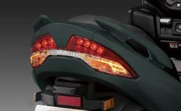 Suzuki chính thức ra mắt ‘huyền thoại xe ga’ mới chất hơn Honda SH: Có phanh ABS 2 kênh, giá hấp dẫn