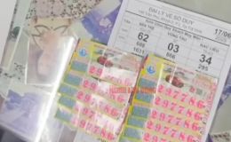 Hé lộ dãy số may mắn giúp người phụ nữ bán cơm ở Long An trúng 11 tờ vé số độc đắc, đổi đời sau 1 đêm