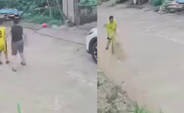 Bé trai la hét trong đau đớn vì bị chó cắn, chủ nhà thản nhiên đóng cổng khiến dân tình bức xúc 