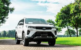 Giá lăn bánh Toyota Fortuner giữa tháng 7/2025 cực rẻ, tuyên chiến Hyundai Santa Fe và Ford Everest