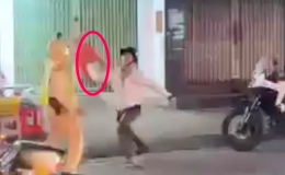 Clip người đàn ông dùng ghế tấn công cảnh sát giao thông với hung hăng, đe dọa, lý do gây bức xúc?