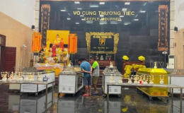 Vụ lật tàu ở Hạ Long: Quặn lòng câu nói của cô gái bố đã tử vong, mẹ hiện vẫn đang mất tích