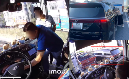 Clip nguồn cơn vụ người đàn ông rút chìa khóa xe khách rồi bỏ đi, khiến hàng chục người phơi nắng