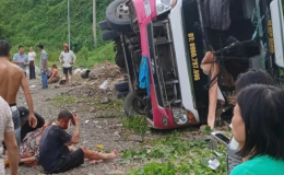 Hiện trường ám ảnh vụ lật xe khách 29 chỗ khiến 1 người tử vong, nguyên nhân gây nên tai nạn?