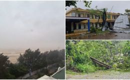 Bão số 5 cách bờ biển Nghệ An - Hà Tĩnh 28km, loạt ngôi nhà trường học đã bị tốc mái, cây cối đổ rạp